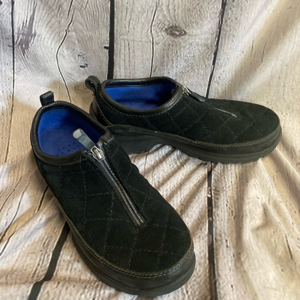 Lands End‎ Black Suede Moc Quilted Zipper Women's Size 8B Hiking Slip On Shoes